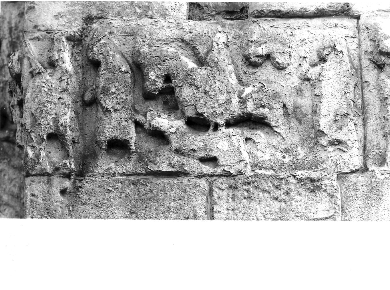Armigeri in cammino (rilievo, opera isolata) - bottega lombarda (sec. XII)