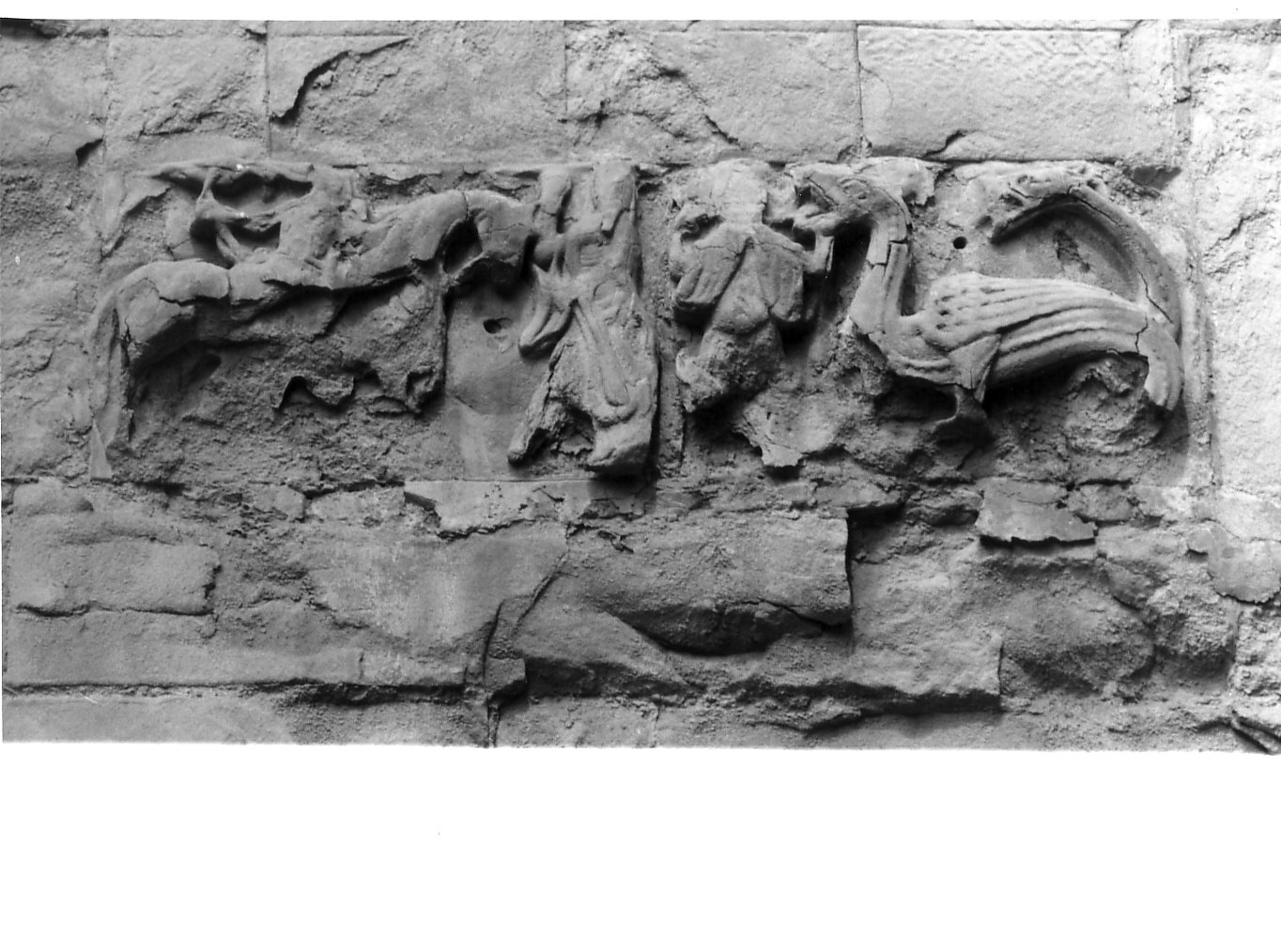 scena di caccia e lotta (rilievo, opera isolata) - bottega lombarda (sec. XII)