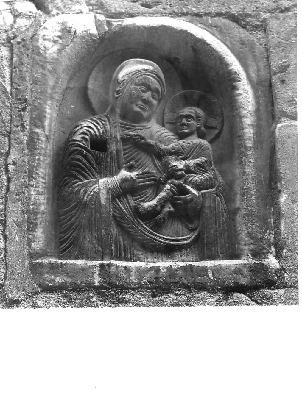 Madonna con Bambino (rilievo, opera isolata) - bottega lombarda (sec. XII)