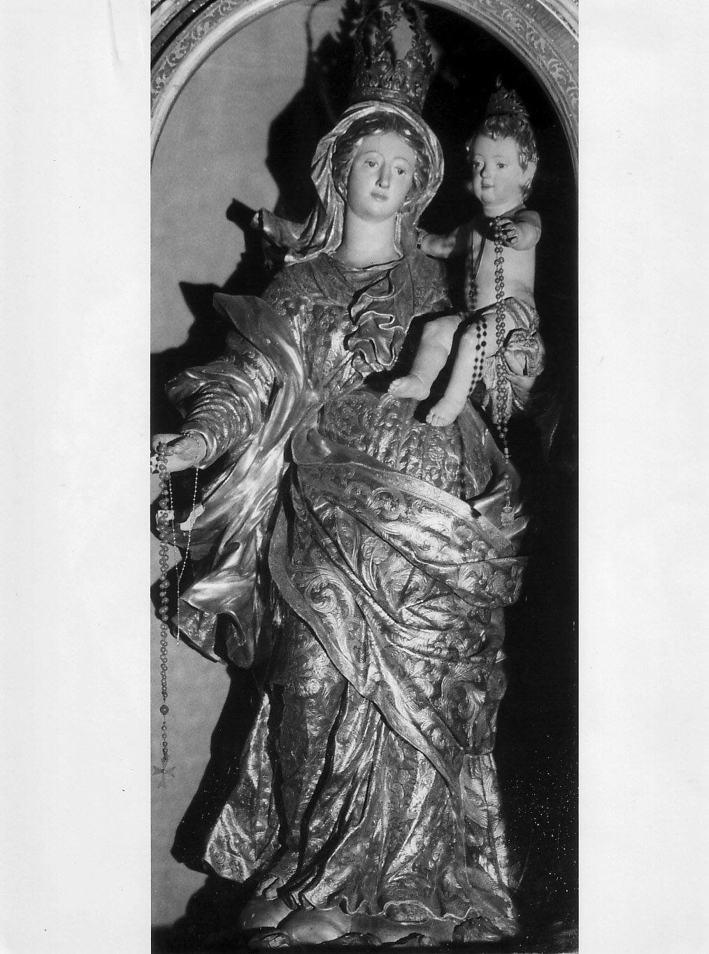 Madonna del Rosario con Bambino (statua, elemento d'insieme) - bottega lombarda (fine sec. XVII)