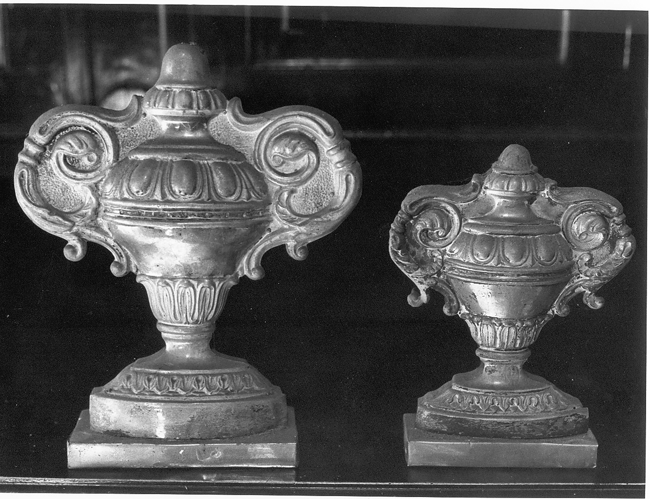 vaso d'altare con composizione floreale, serie - bottega italiana (fine/inizio secc. XVIII/ XIX)