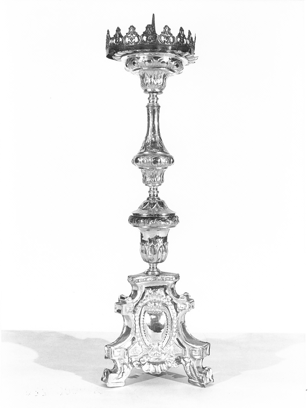 candeliere, opera isolata - bottega lombarda (ultimo quarto sec. XVIII)