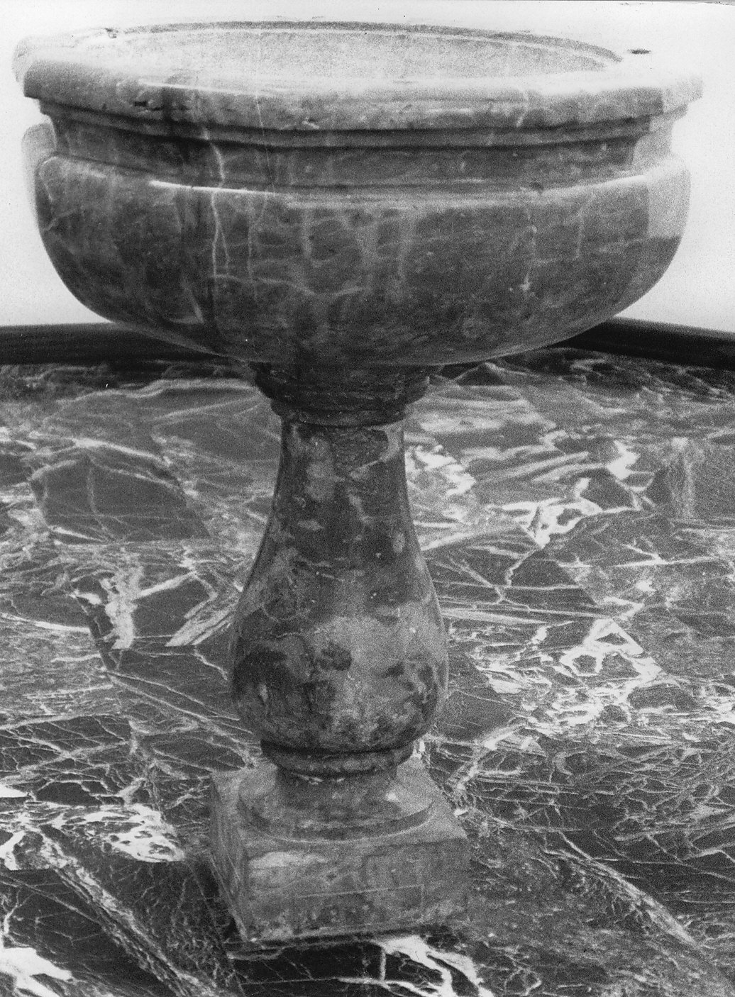 vasca battesimale, opera isolata - bottega lombarda (sec. XVIII)