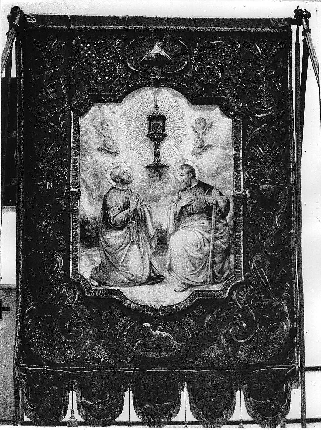 Madonna del Rosario/ Santi Pietro e Paolo (stendardo processionale, opera isolata) - manifattura Italia settentrionale (sec. XIX)