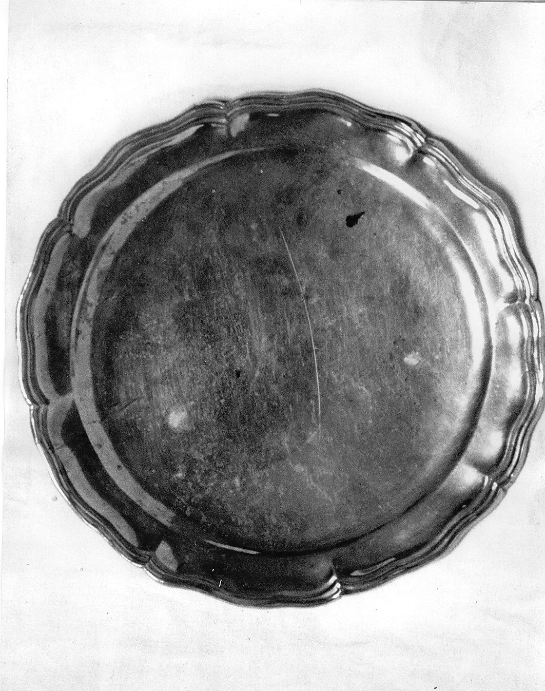 piatto, opera isolata - bottega lombarda (sec. XVIII)