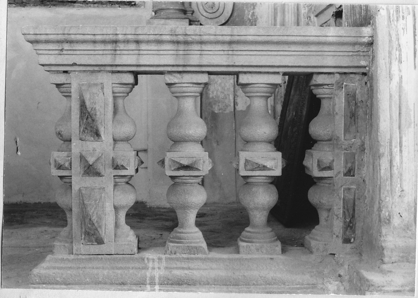 balaustrata di cappella, elemento d'insieme - bottega lombarda (sec. XVII)