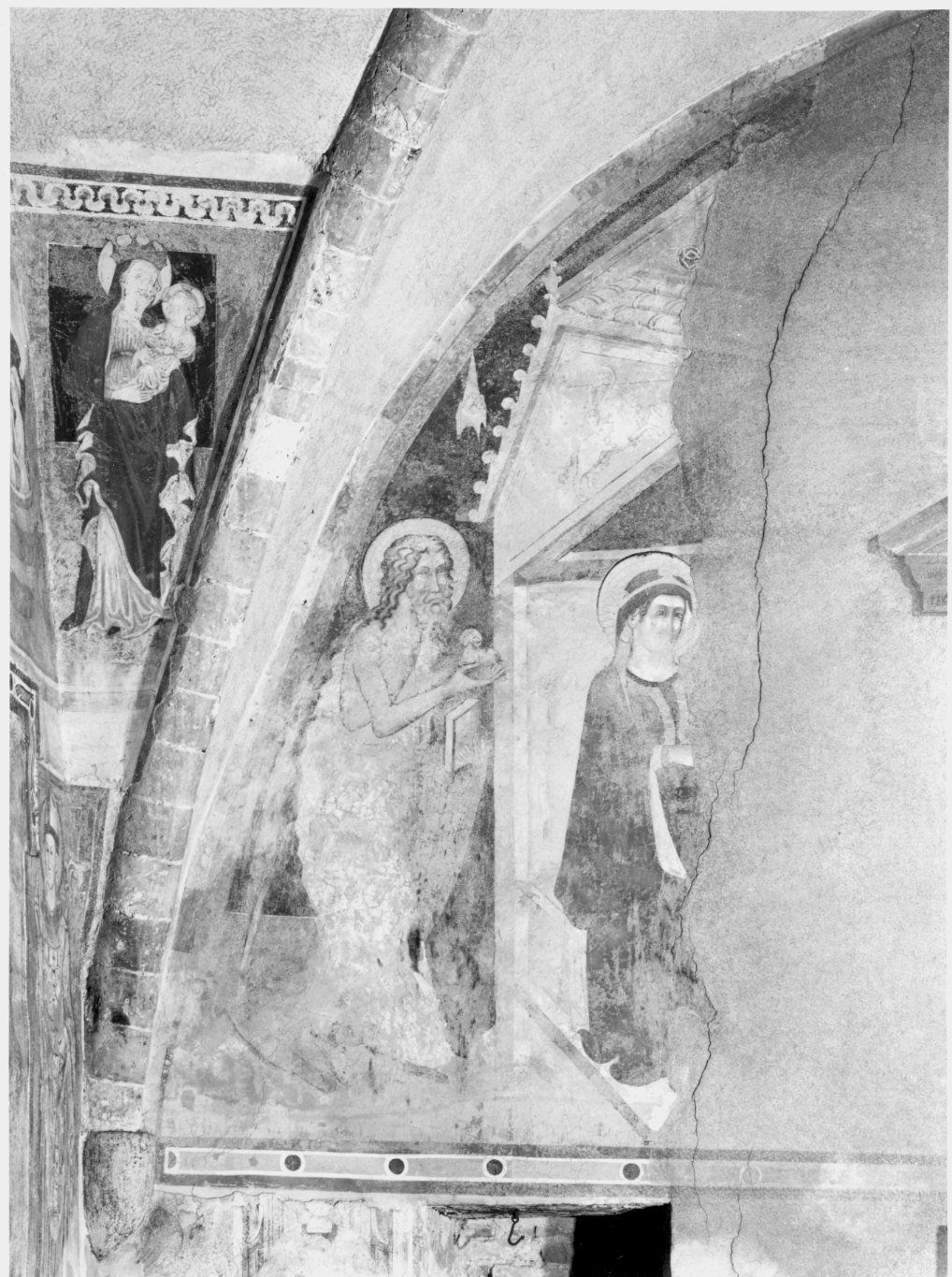 Madonna in trono con Bambino e San Giovanni Battista (dipinto murale) di Maestro della Tomba Fissiraga (attribuito) (secondo quarto sec. XIV)