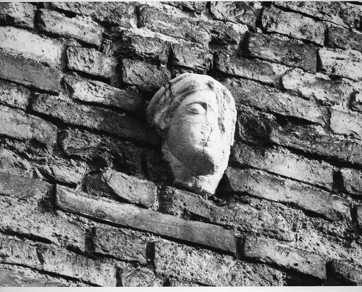 testa di donna (scultura, opera isolata) - ambito lombardo (sec. XII)