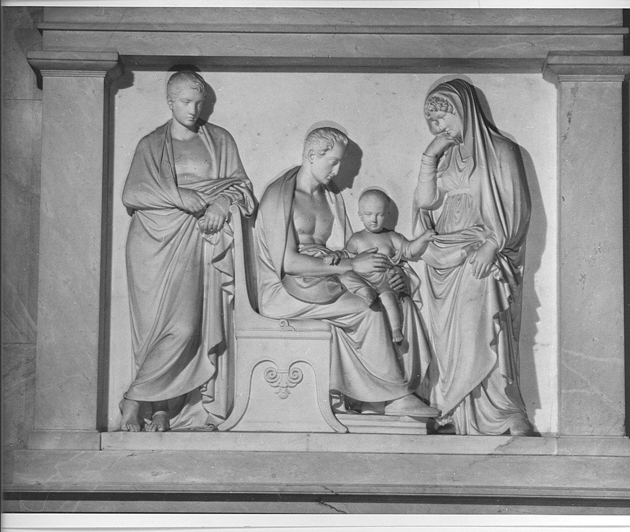 Luigi Sommariva e i familiari (rilievo) di Tenerani Pietro (sec. XIX)