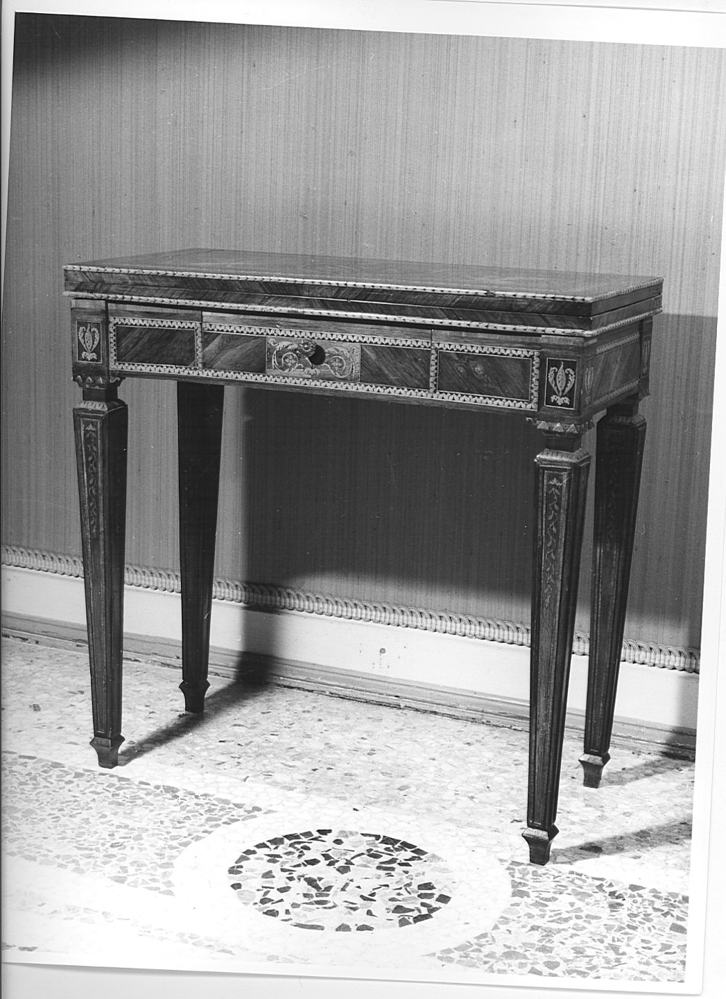 tavolino da gioco, opera isolata - bottega tedesca (seconda metà sec. XIX)