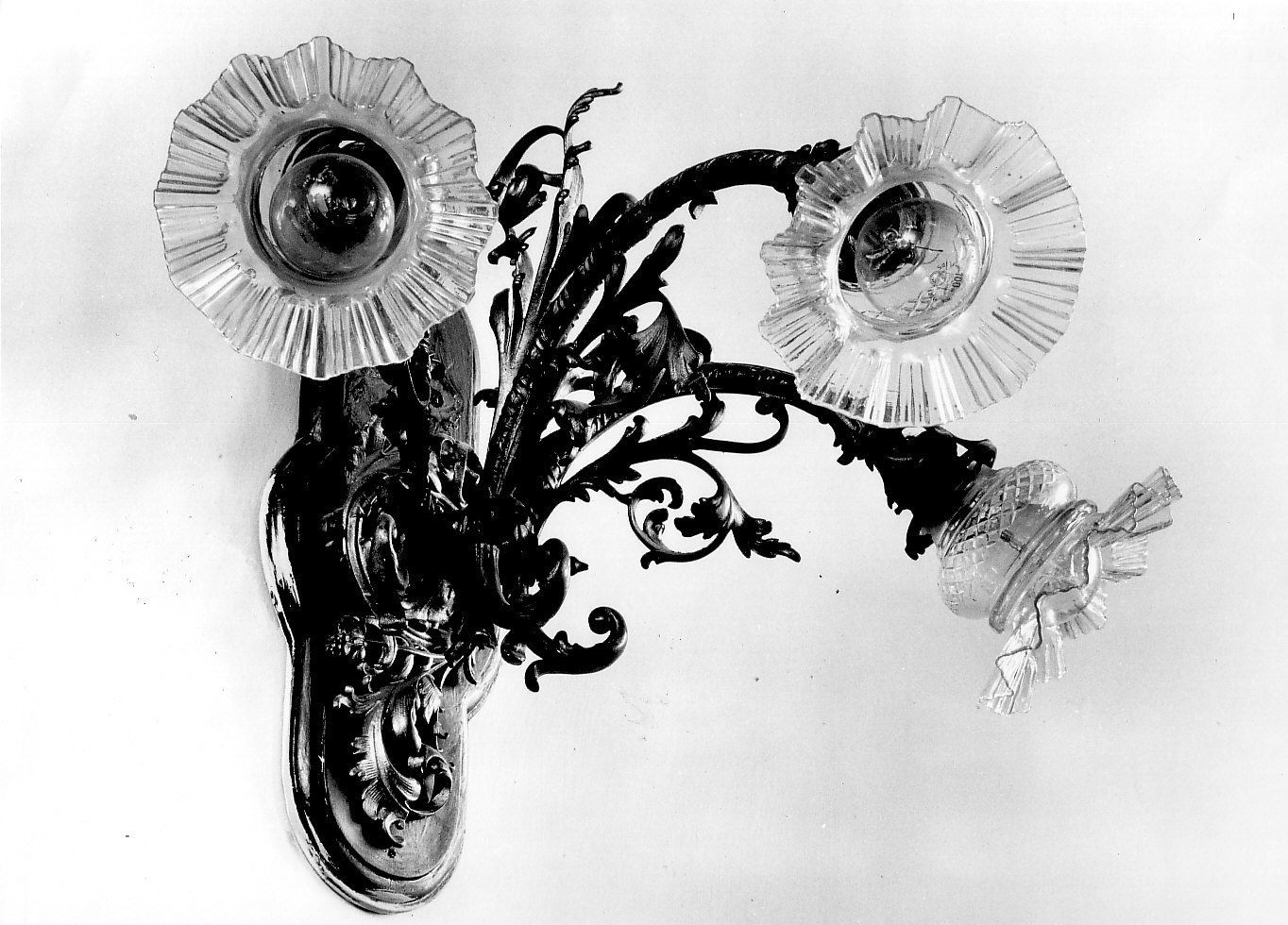 lampada a muro, serie - bottega lombarda (secc. XIX/ XX)