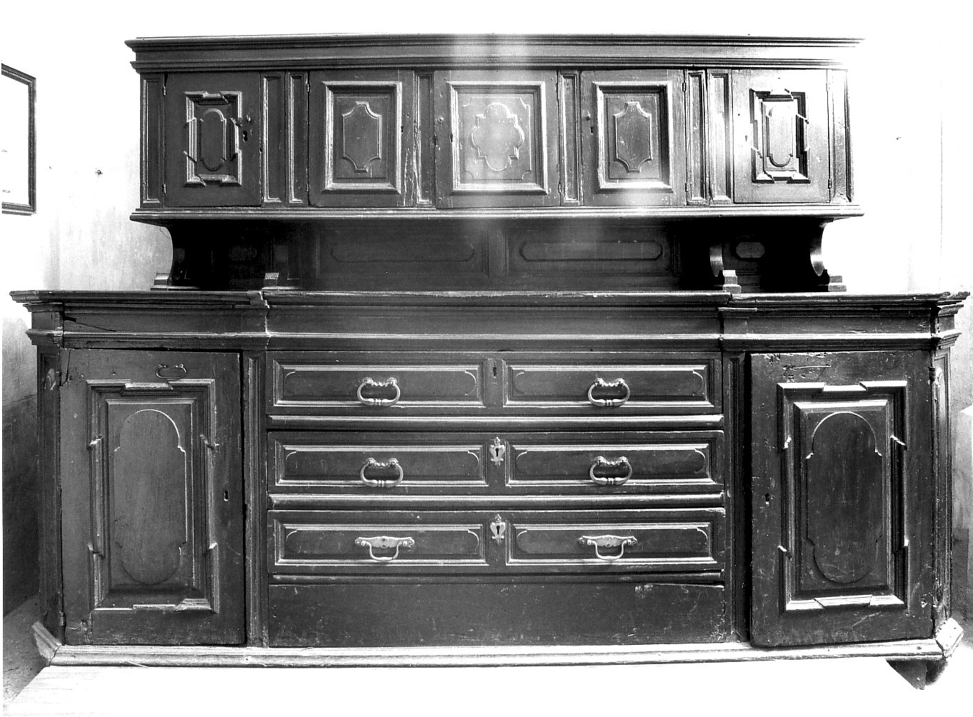 credenza da sacrestia con alzata, opera isolata - bottega lombarda (sec. XVII)