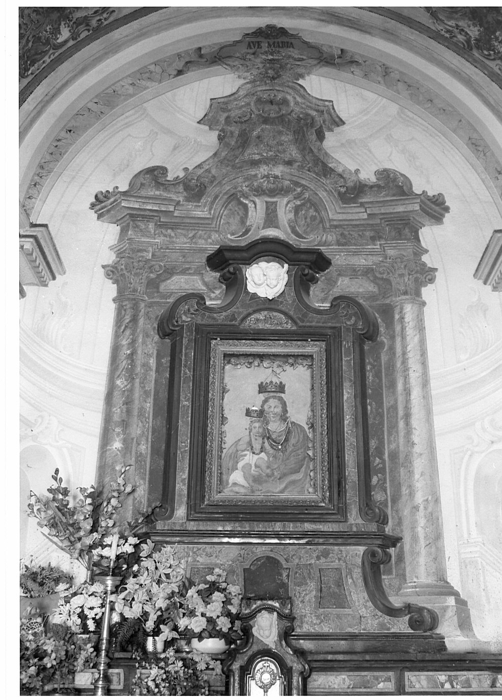 Madonna con Bambino (dipinto murale, opera isolata) - bottega lombarda (prima metà sec. XVIII)