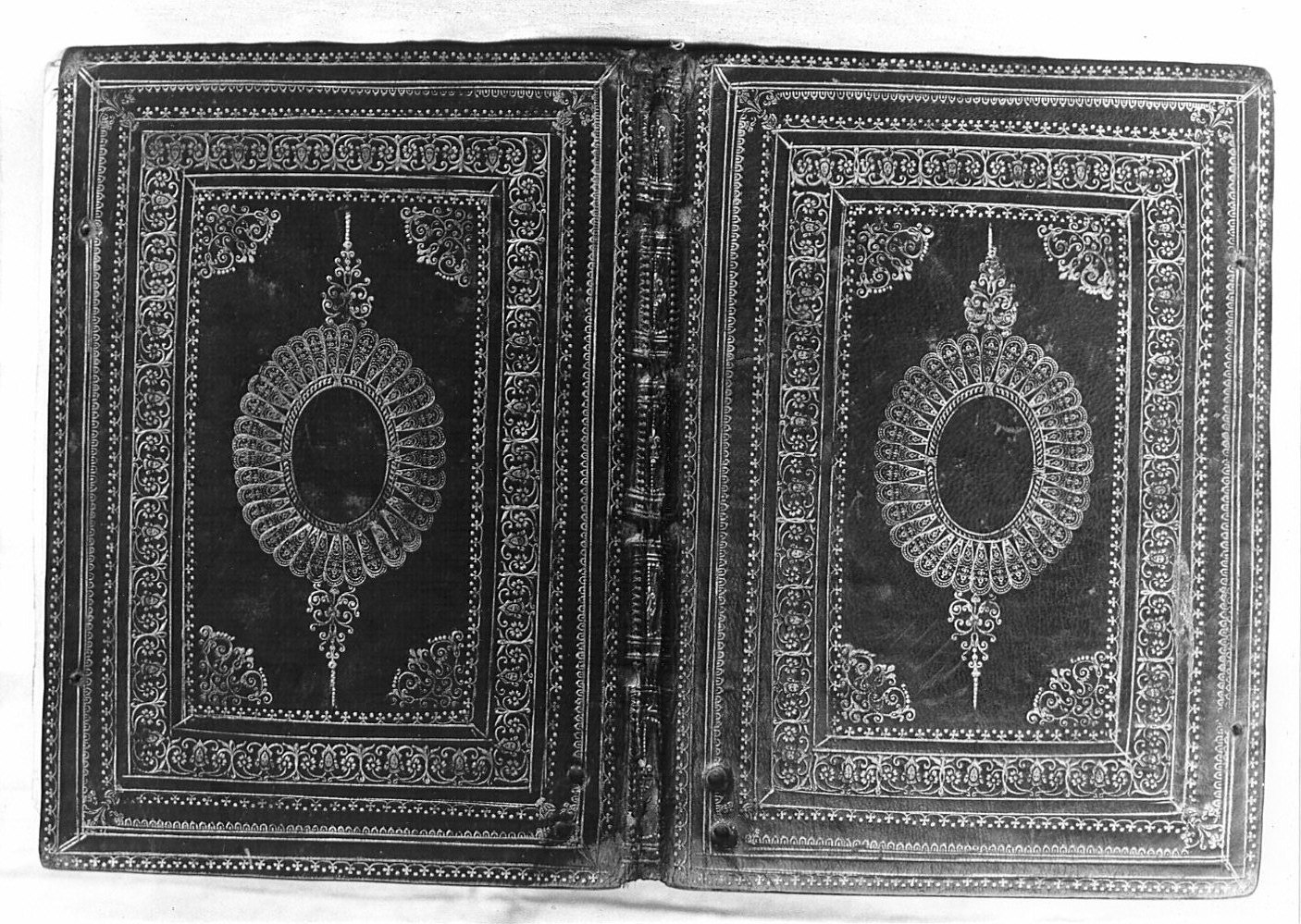 coperta di libro liturgico - bottega lombarda (sec. XVIII)