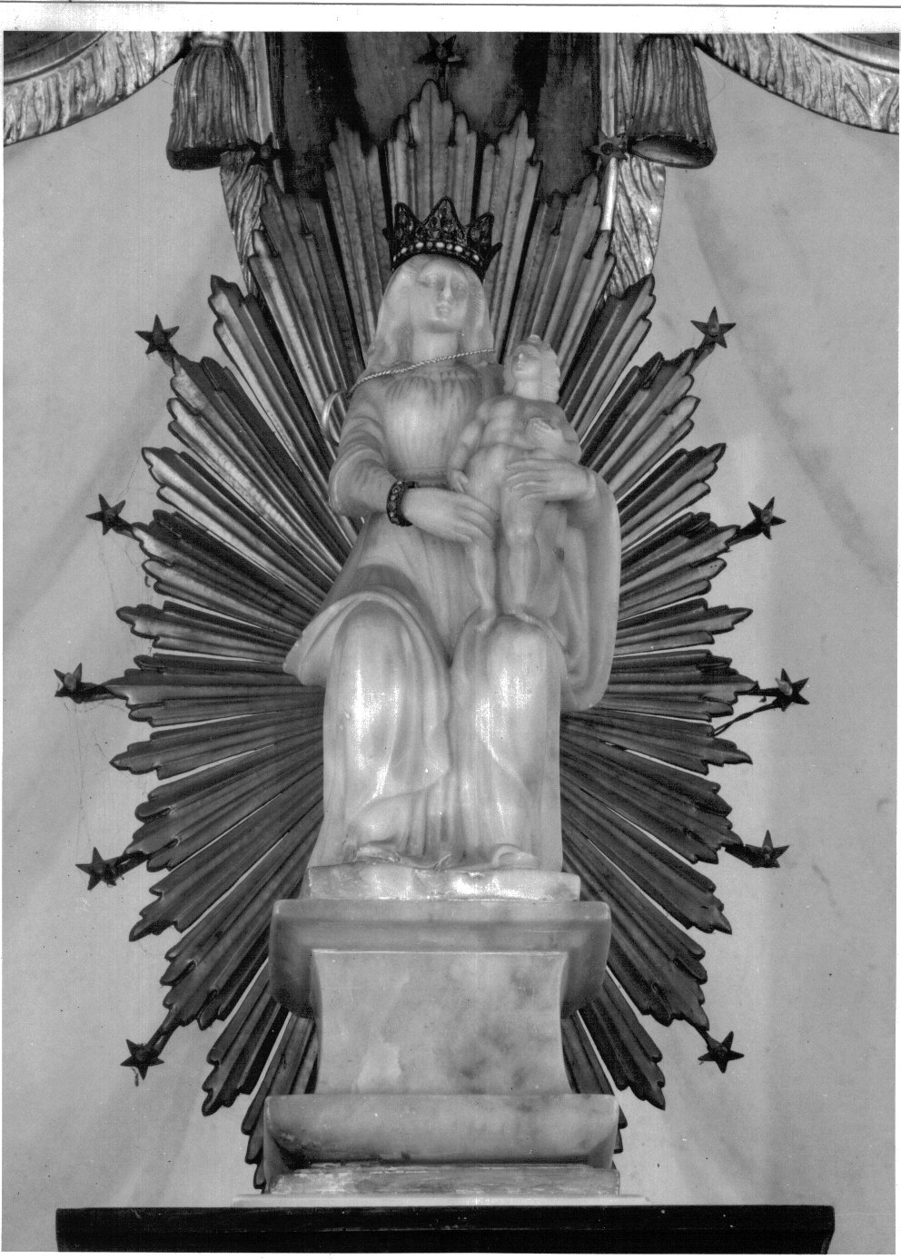Madonna con Bambino (statua, opera isolata) - bottega lombarda (sec. XVI)