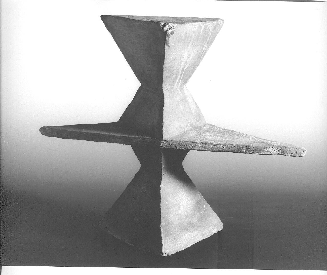 Struttura a piramidi (scultura, opera isolata) di Cassolo Bracchi Regina (attribuito) (sec. XX)