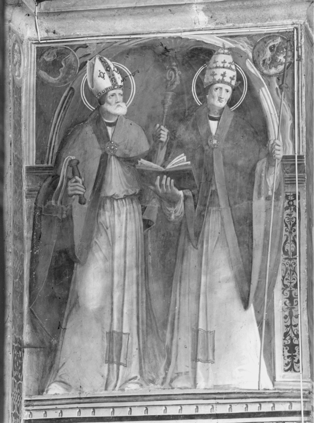 Sant'Abrogio/ San Gregorio Magno (dipinto murale, elemento d'insieme) di Pezzi Domenico (attribuito) (sec. XVI)