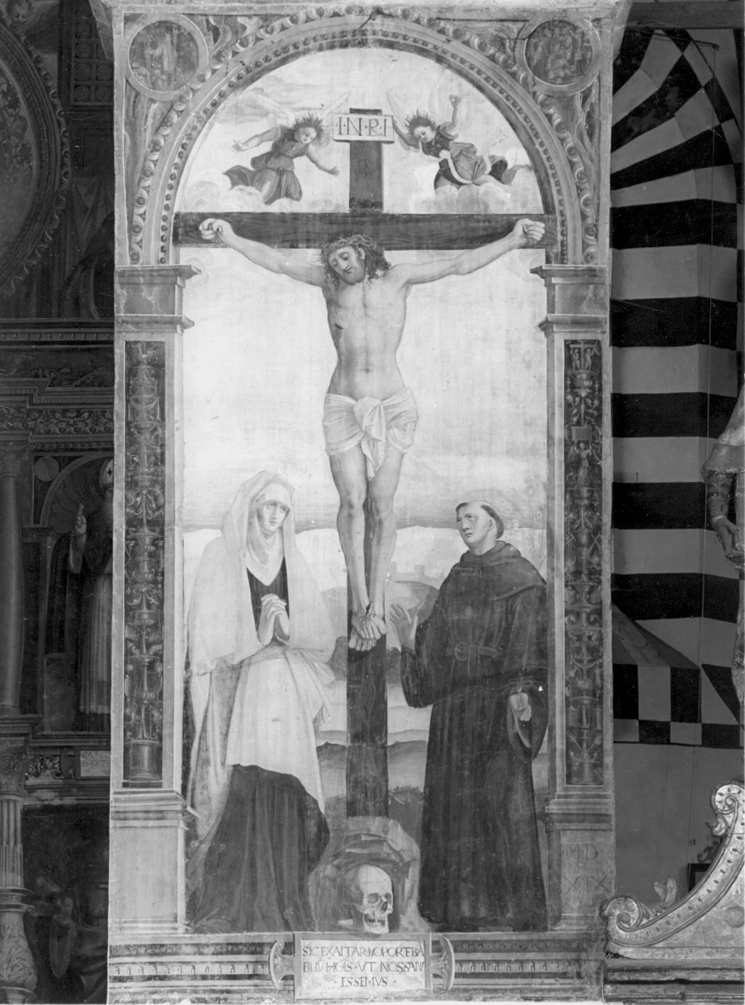 Cristo crocifisso tra Maria e S. Nicola da Tolentino (dipinto) di Pezzi Domenico (attribuito) (sec. XVI)