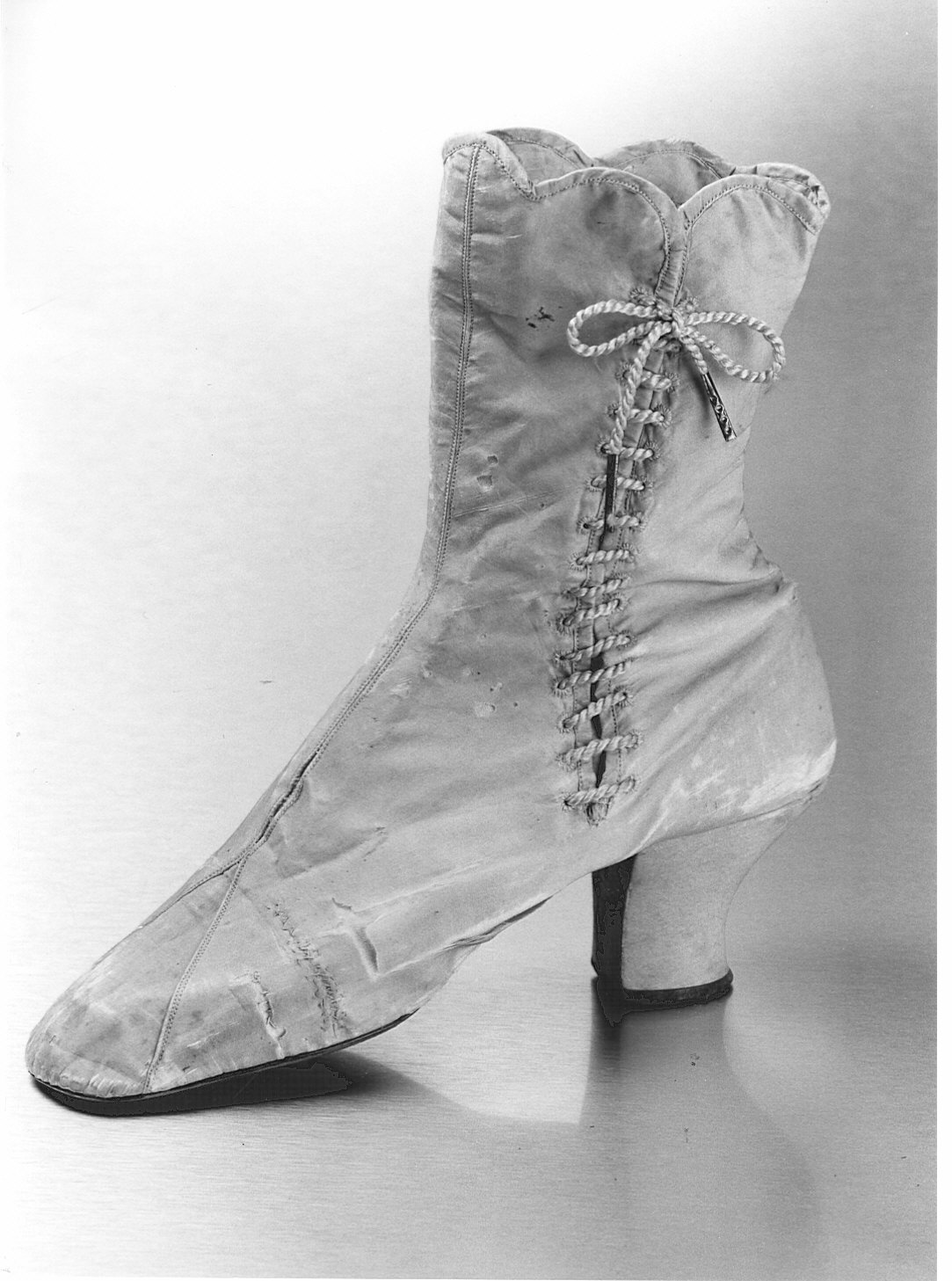 Non rilevato (scarpa femminile) - manifattura (1850/ 1860)