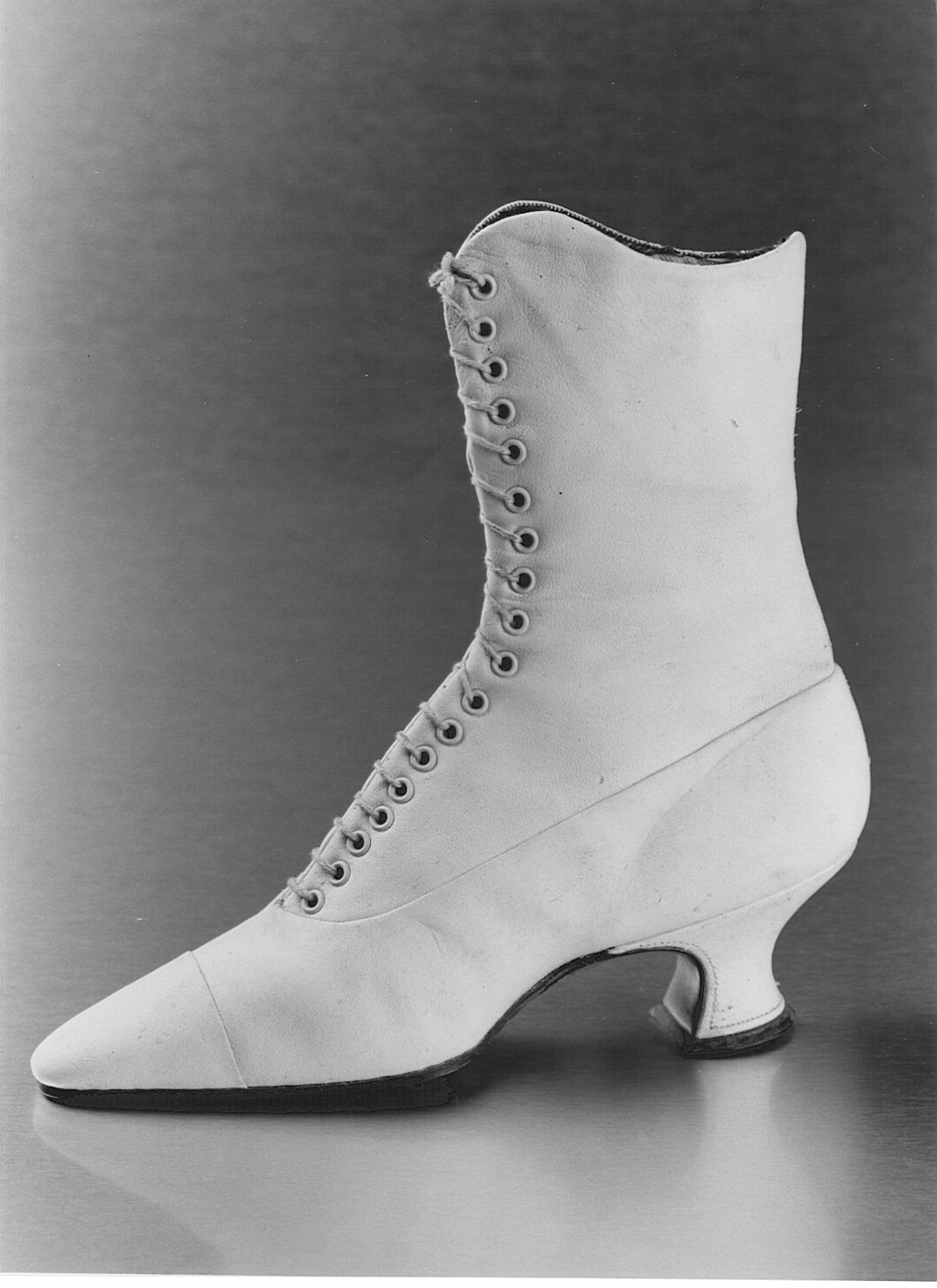 Non rilevato (scarpa femminile) - manifattura (1870/ 1880)