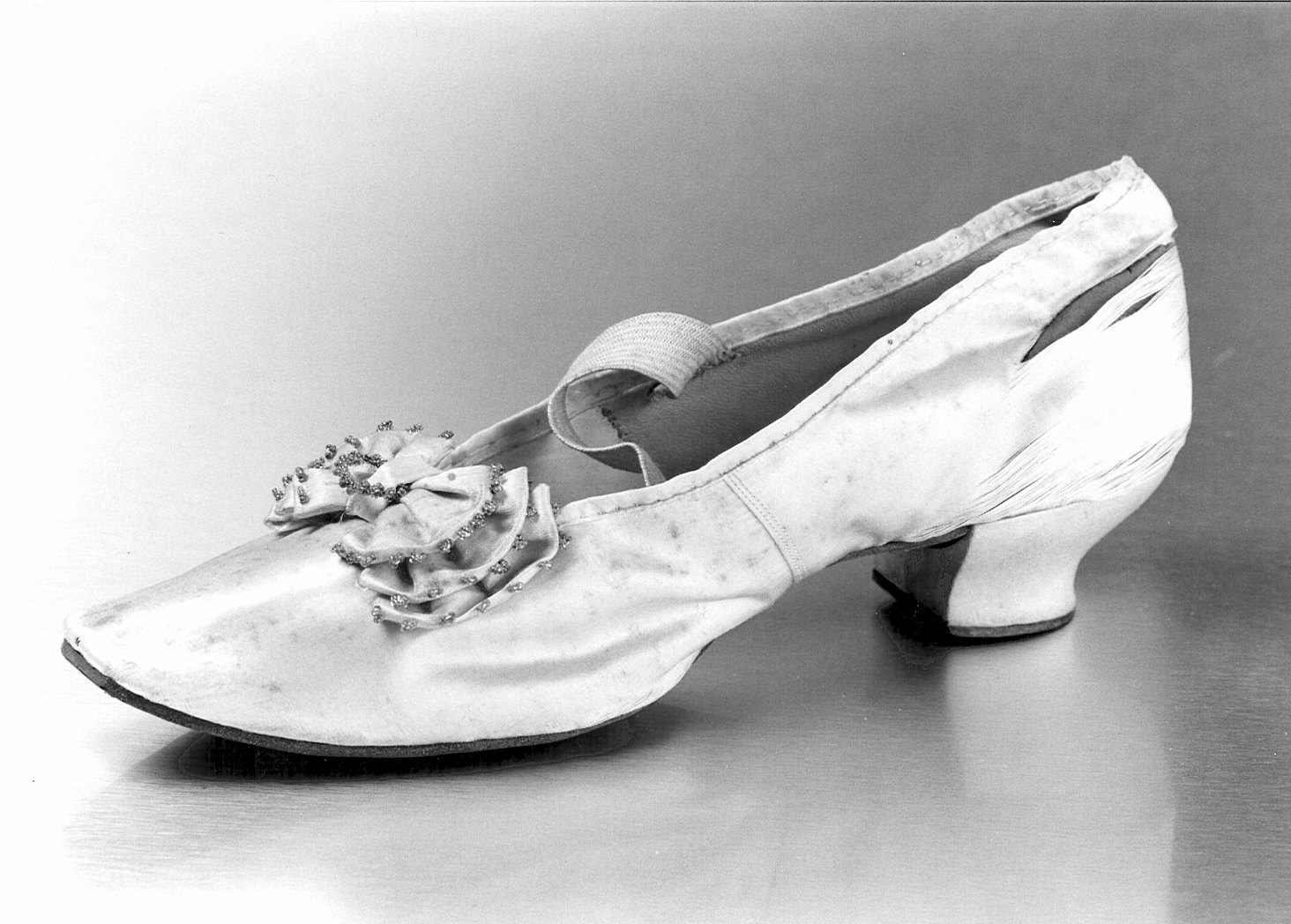 Non rilevato (scarpa femminile) - manifattura (1870/ 1880)