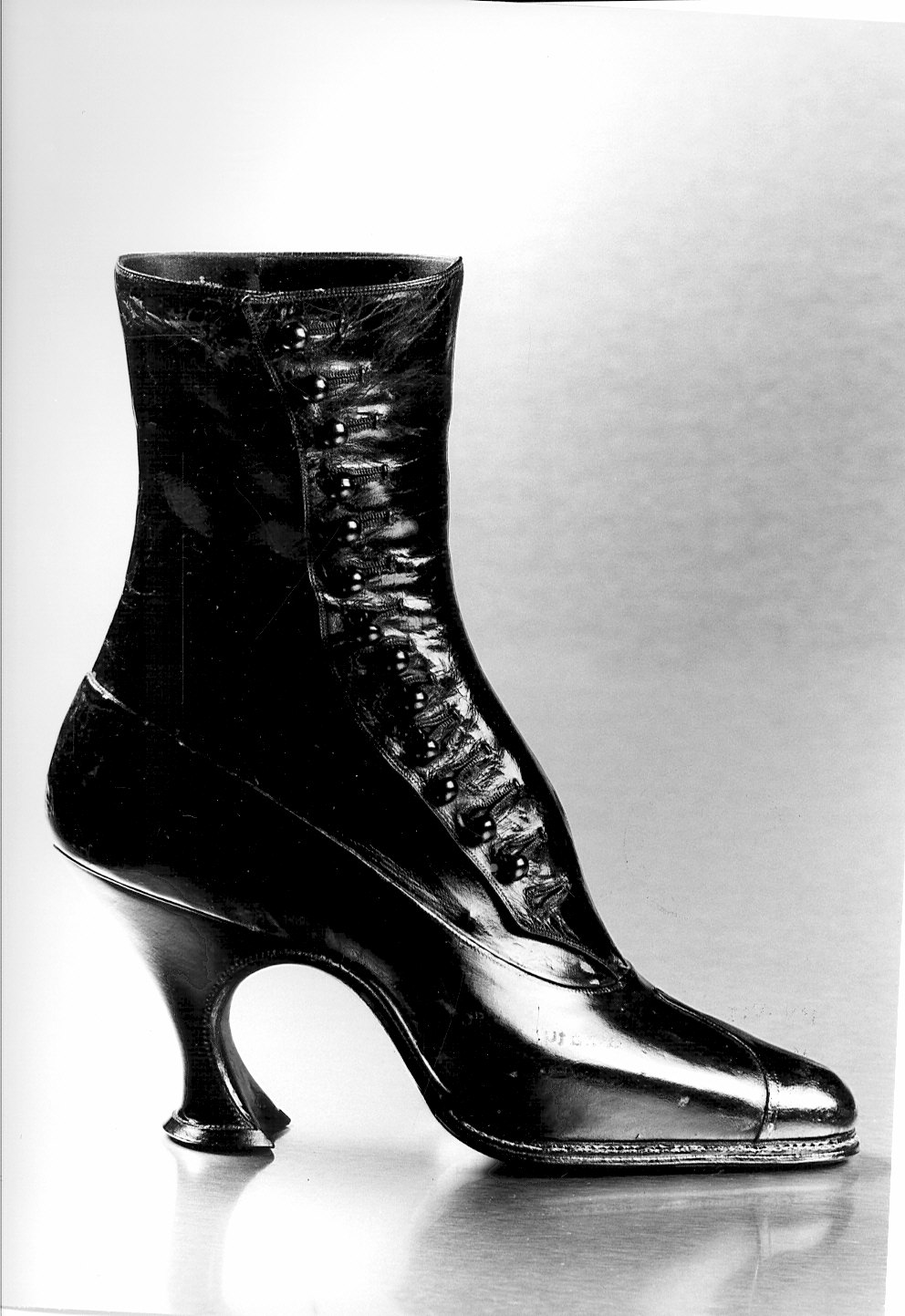 Non rilevato (scarpa femminile) - manifattura (1900/ 1910)