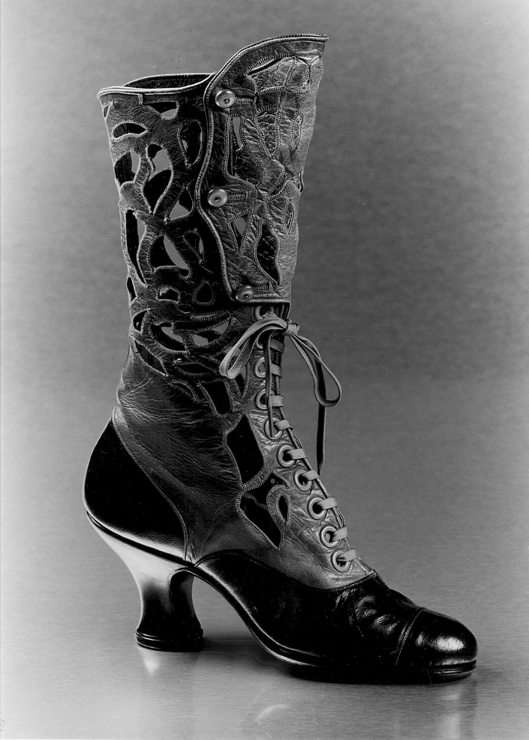 Non rilevato (scarpa femminile) - manifattura (1915/ 1917)