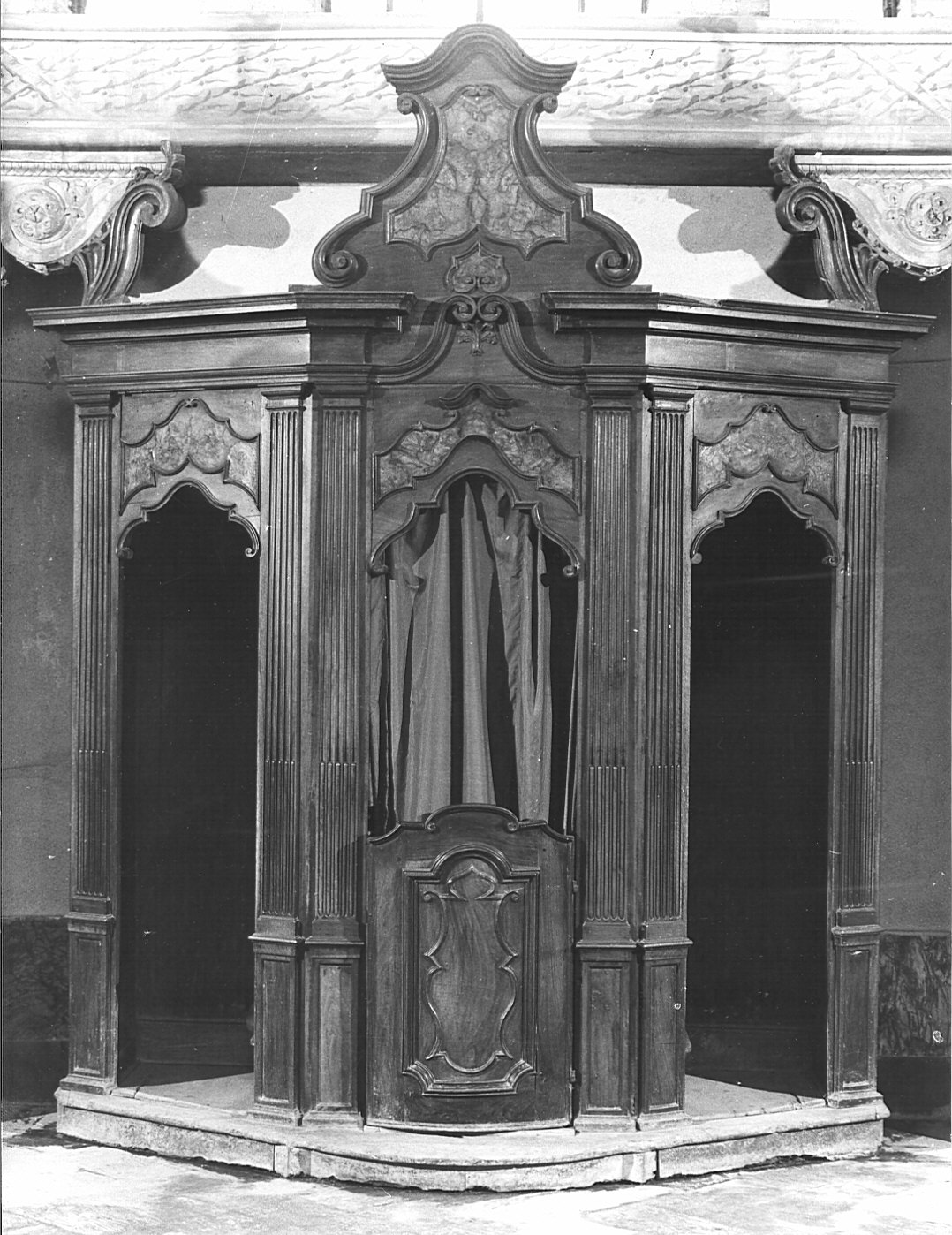 confessionale - a corpo architettonico, coppia - ambito lombardo (metà sec. XVIII)