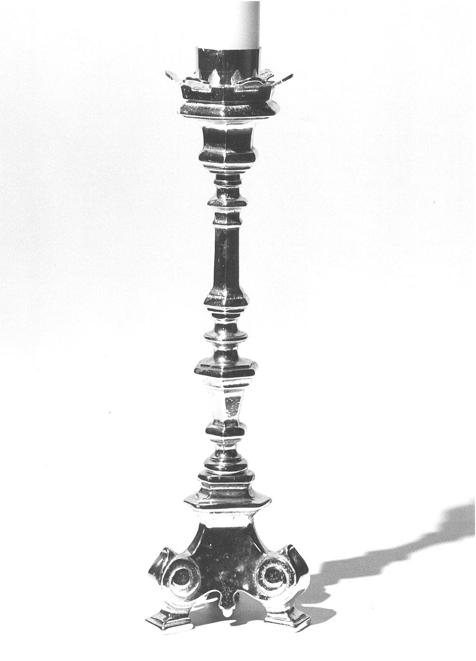 candeliere d'altare, coppia - bottega lombarda (ultimo quarto sec. XVIII)