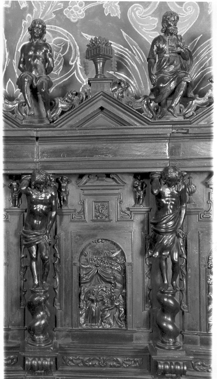 Giuditta mostra al popolo la testa di Oloferne (pannello di stallo di coro, insieme) di Zotti Giovanni Battista (secc. XVII/ XVIII)