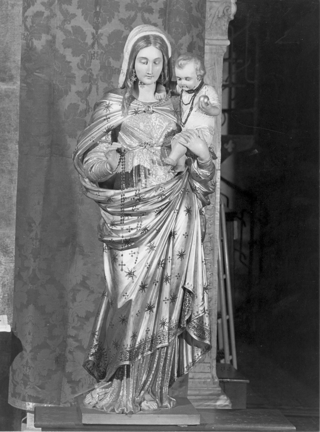 Madonna con Bambino (scultura, opera isolata) - bottega altoatesina (sec. XIX)