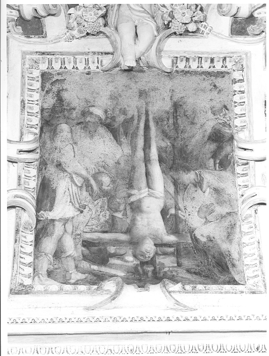 crocifissione di San Pietro (dipinto murale, elemento d'insieme) di Caresana Domenico (sec. XVII)