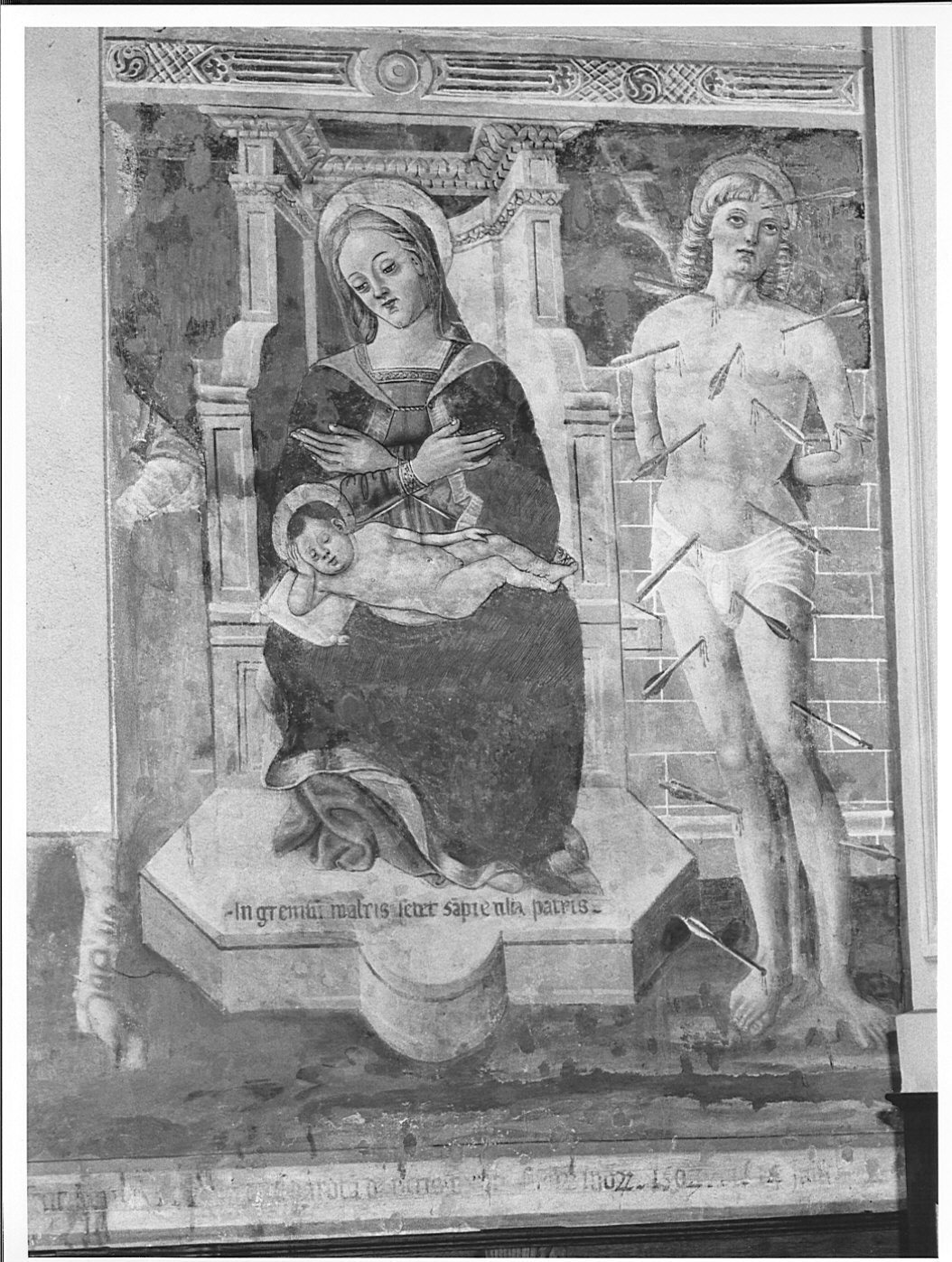 Madonna con Bambino in trono e San Sebastiano (dipinto murale, elemento d'insieme) di Battista da Musso (sec. XVI)