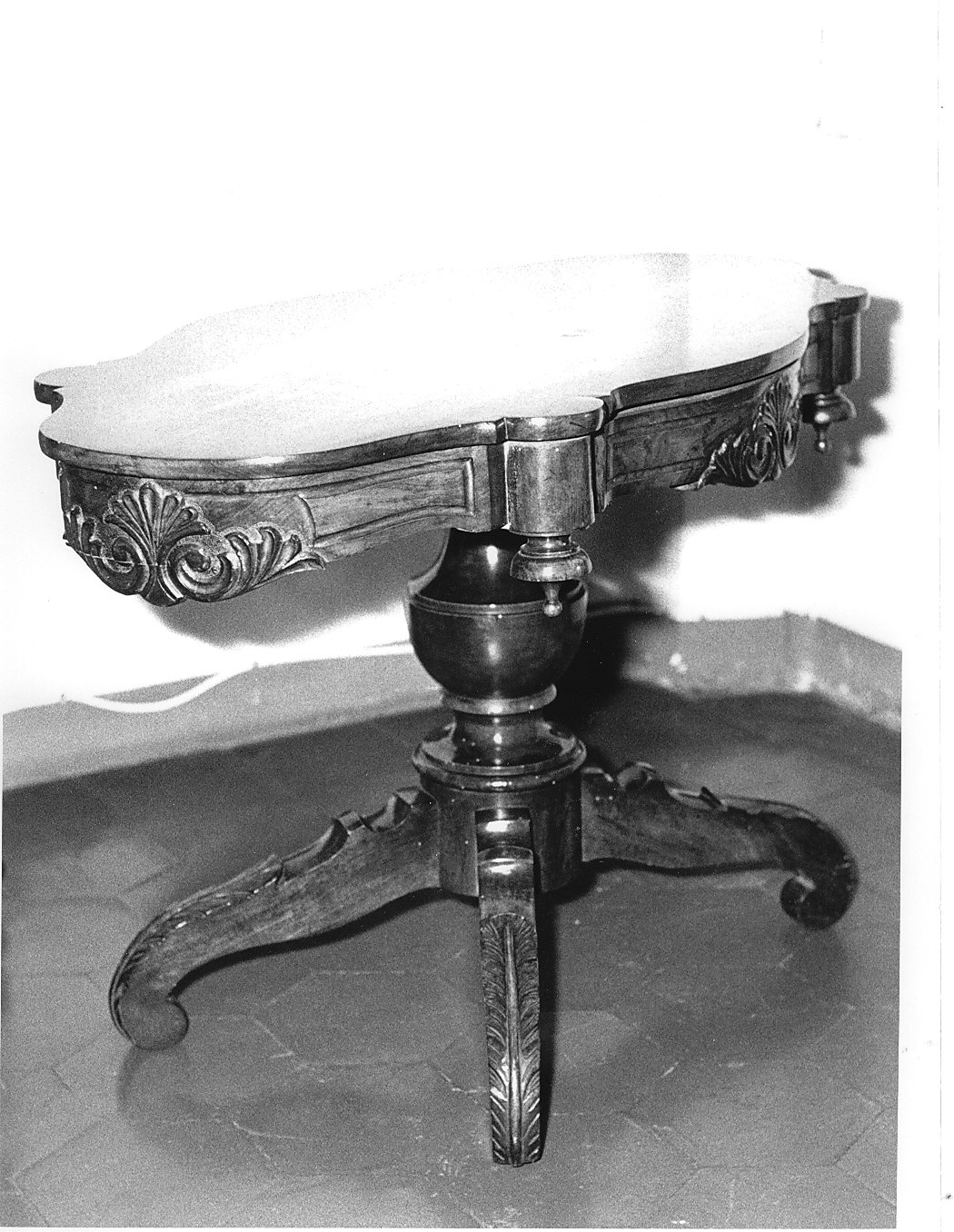 tavolo, opera isolata - bottega lombarda (metà sec. XIX)
