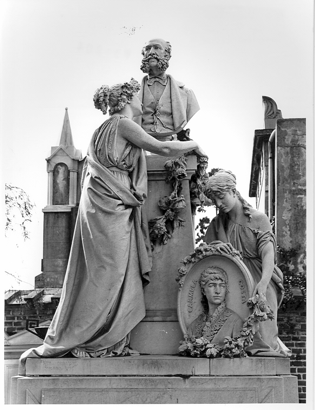 monumento funebre a Carmela e Luigi Costa (monumento funebre) di Barzaghi Francesco (sec. XIX)