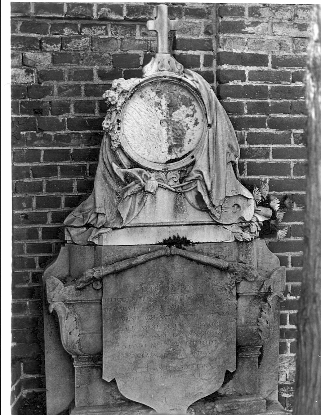 monumento funebre a Lorenzo Bona (monumento funebre) - bottega lombarda (sec. XIX)
