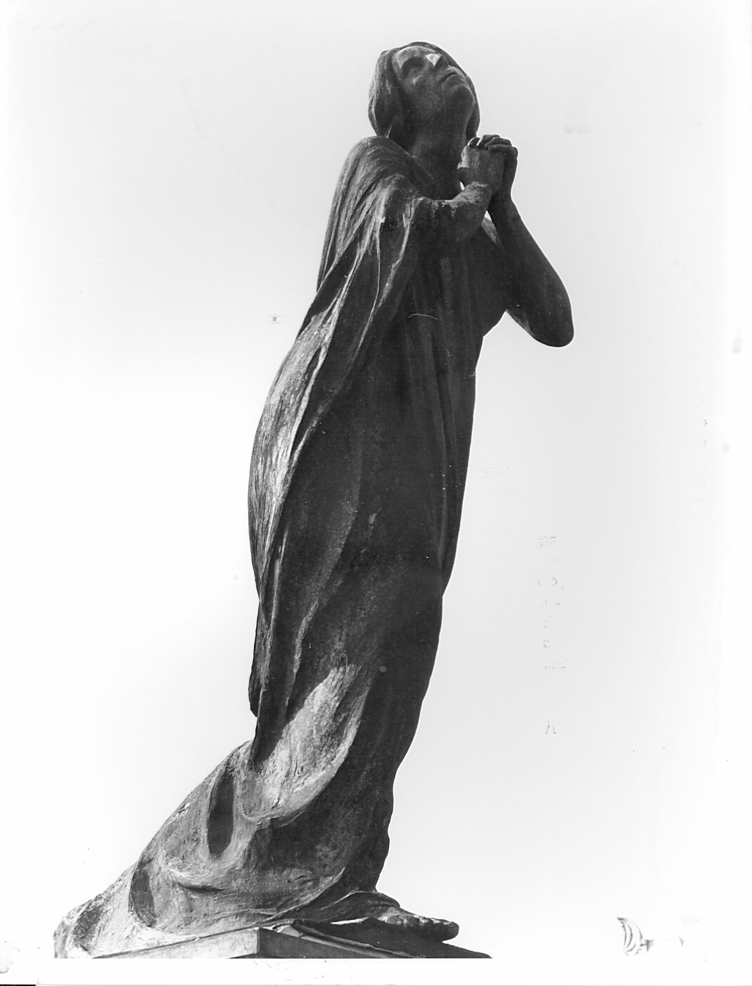 figura femminile orante (statua) - bottega lombarda (sec. XX)