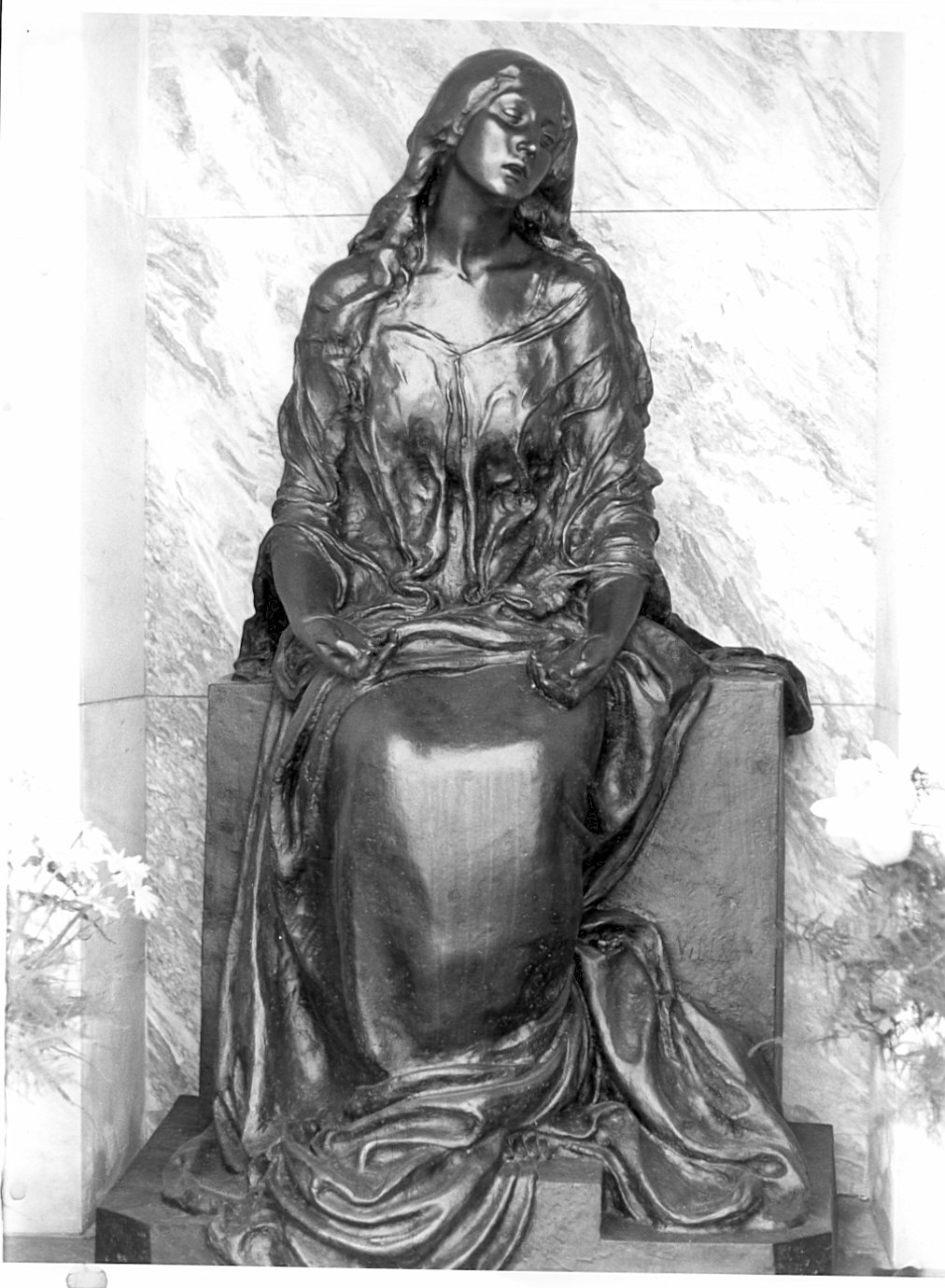 figura femminile dolente (statua) di Villa Cesare (sec. XX)