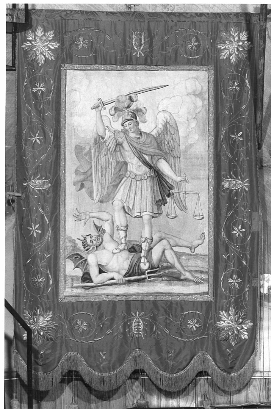 San Michele Arcangelo combatte Satana (stendardo) - manifattura italiana (prima metà sec. XIX)
