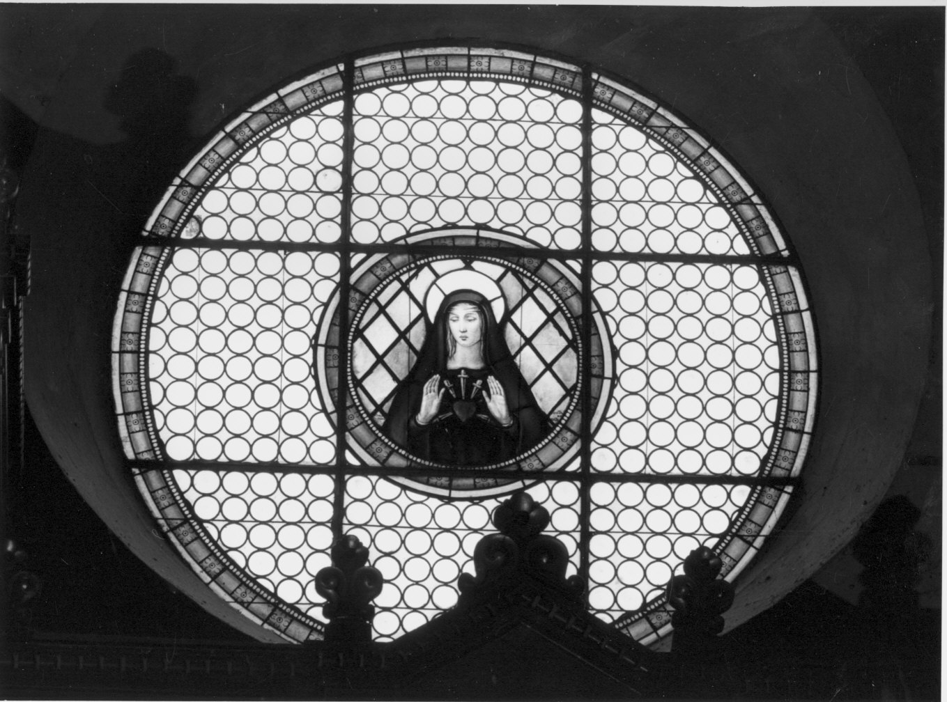 Madonna dei Sette Dolori (vetrata dipinta) - ambito italiano (sec. XX)
