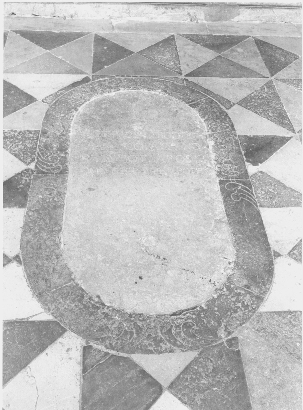 lapide tombale - bottega lombarda (sec. XVIII)