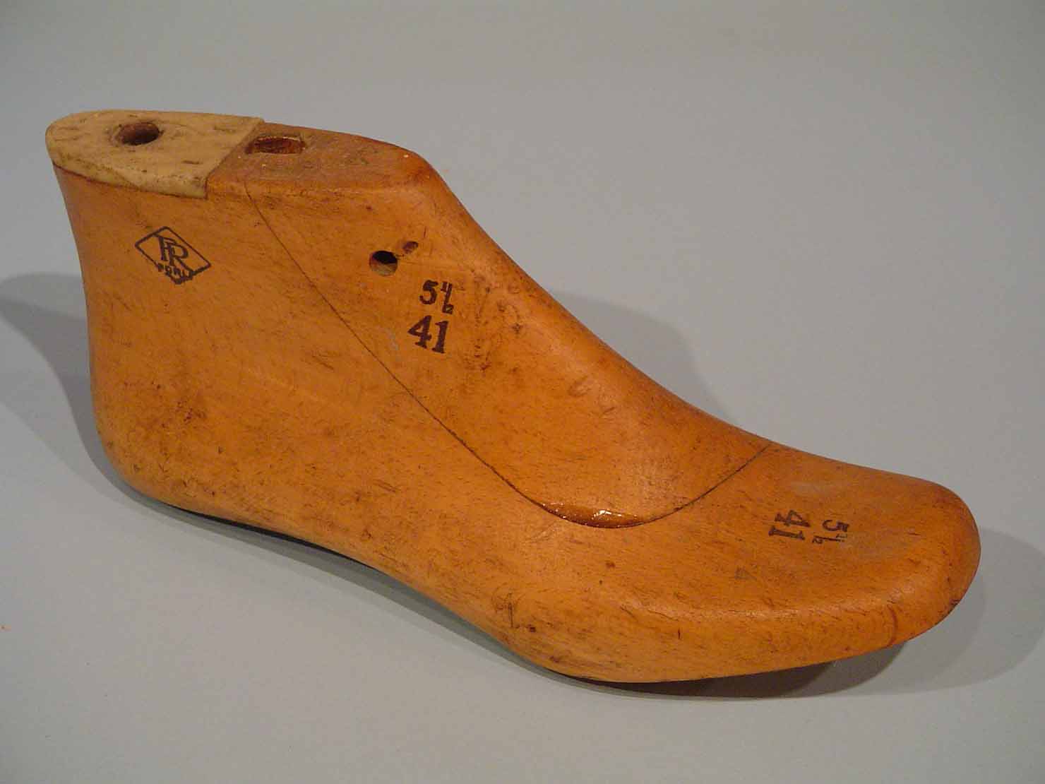 forma per scarpe - produzione marchigiana (sec. XX prima metà)