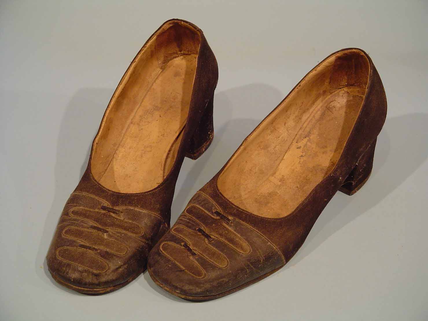 scarpa femminile - produzione marchigiana (sec. XX prima metà)