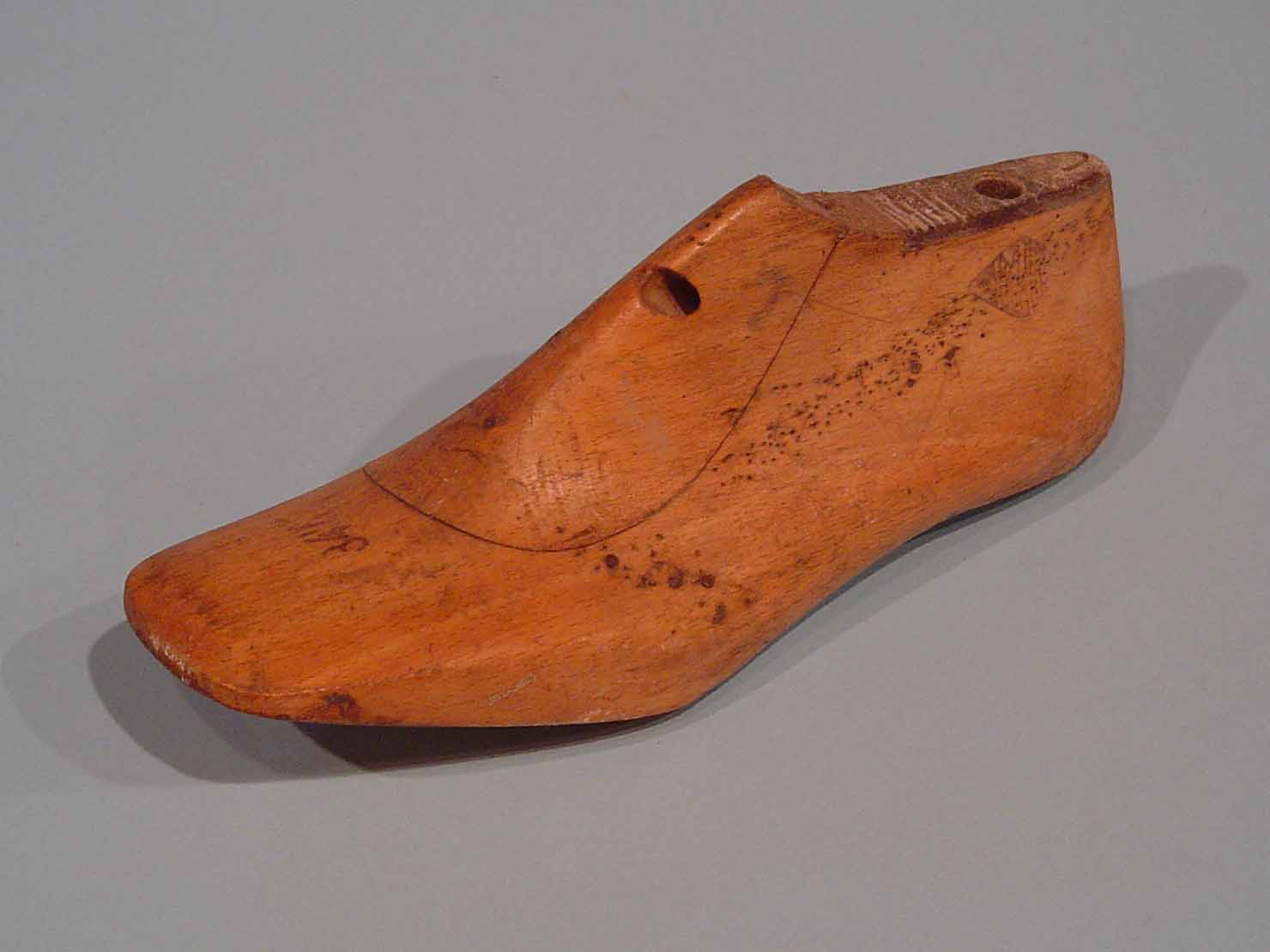forma per scarpe - produzione marchigiana (sec. XX prima metà)