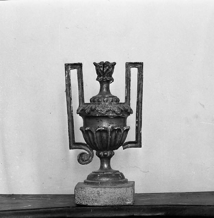 vaso d'altare con composizione floreale, serie - bottega marchigiana (secc. XVIII/ XIX)