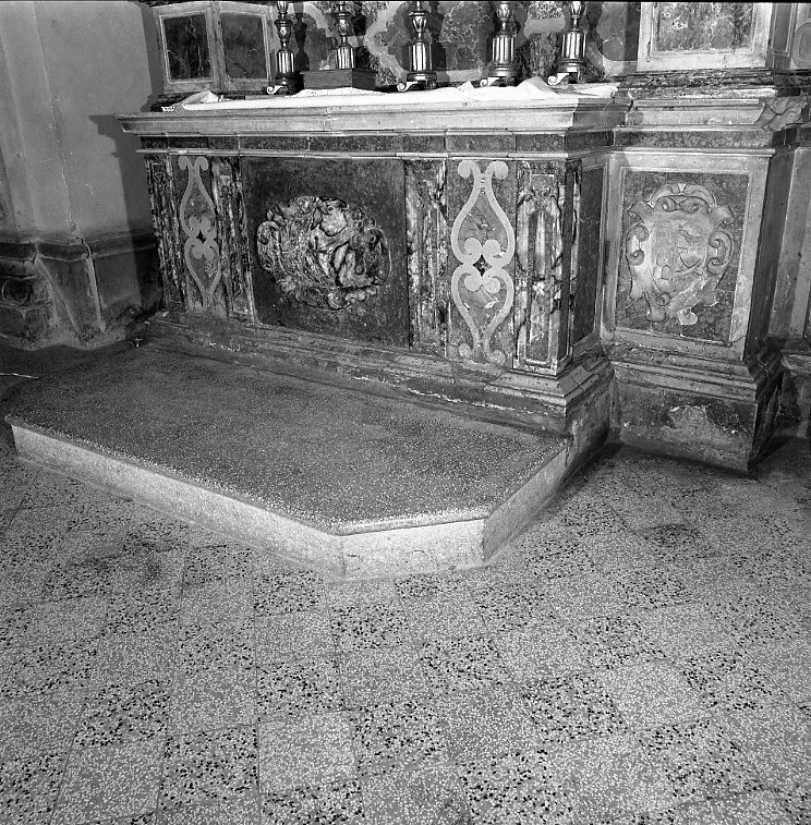 mensa d'altare, elemento d'insieme - bottega marchigiana (sec. XVIII)