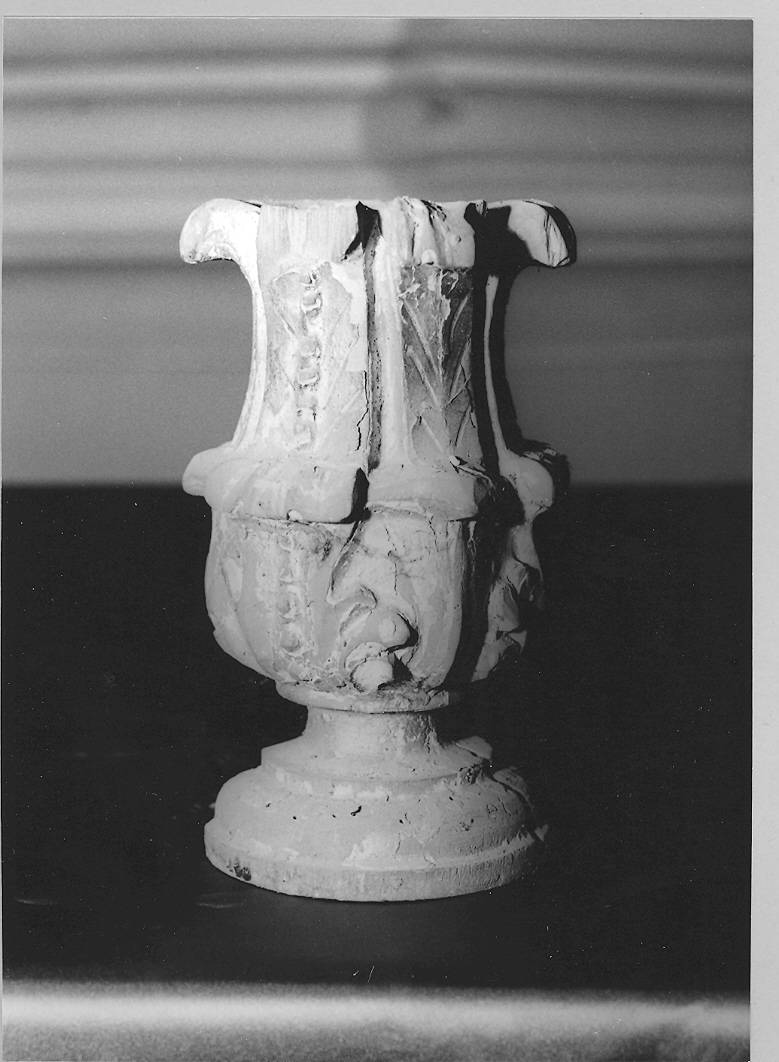 vaso d'altare con composizione floreale, serie - bottega marchigiana (sec. XVIII)