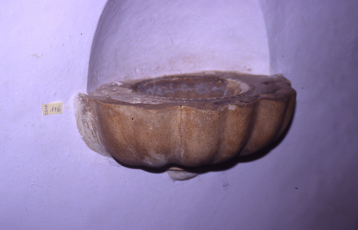 acquasantiera - a conchiglia - bottega marchigiana (sec. XVIII)
