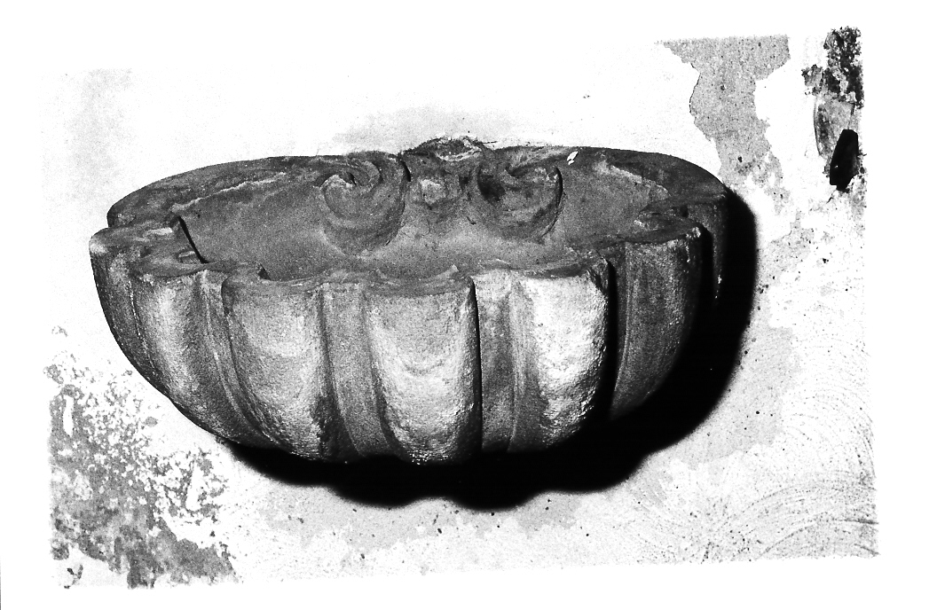 acquasantiera da parete - bottega marchigiana (sec. XVII)