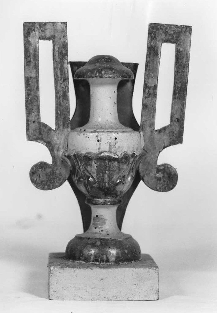 vaso d'altare con composizione floreale, serie - bottega marchigiana (sec. XVIII)